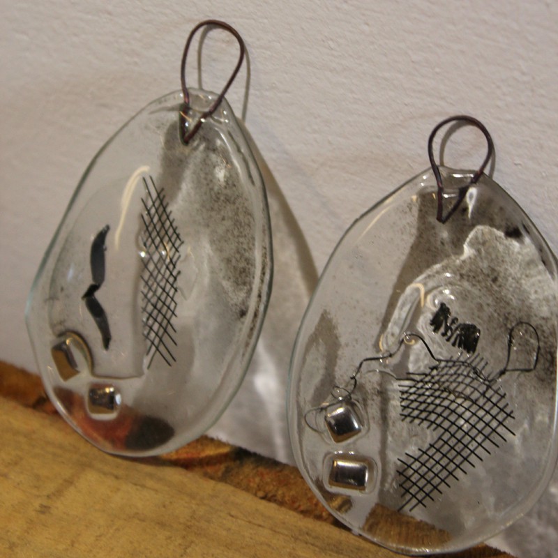glaspåskeæg med metal dekoration