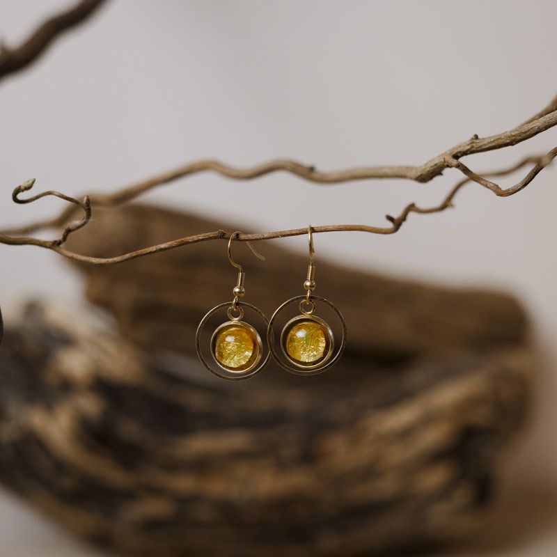 øreringe af glas gul