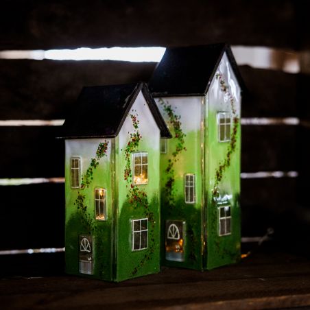 høje glashuse med lys